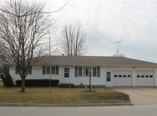 105 E Pioneer Rd, Lone Tree, IA 52755