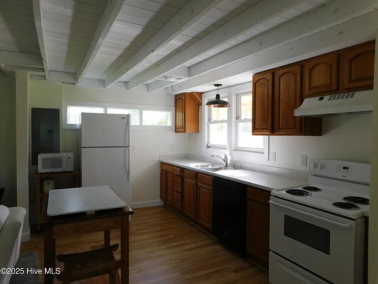 438 Pigott Rd — Photo 5