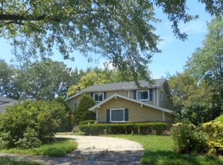 3038 Mary Kay Ln, Glenview, IL