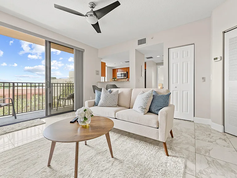 511 Lucerne Ave #315 — Photo 5