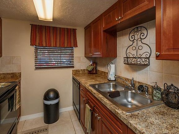 2nd image of 4928 Tangerine Ave #4928