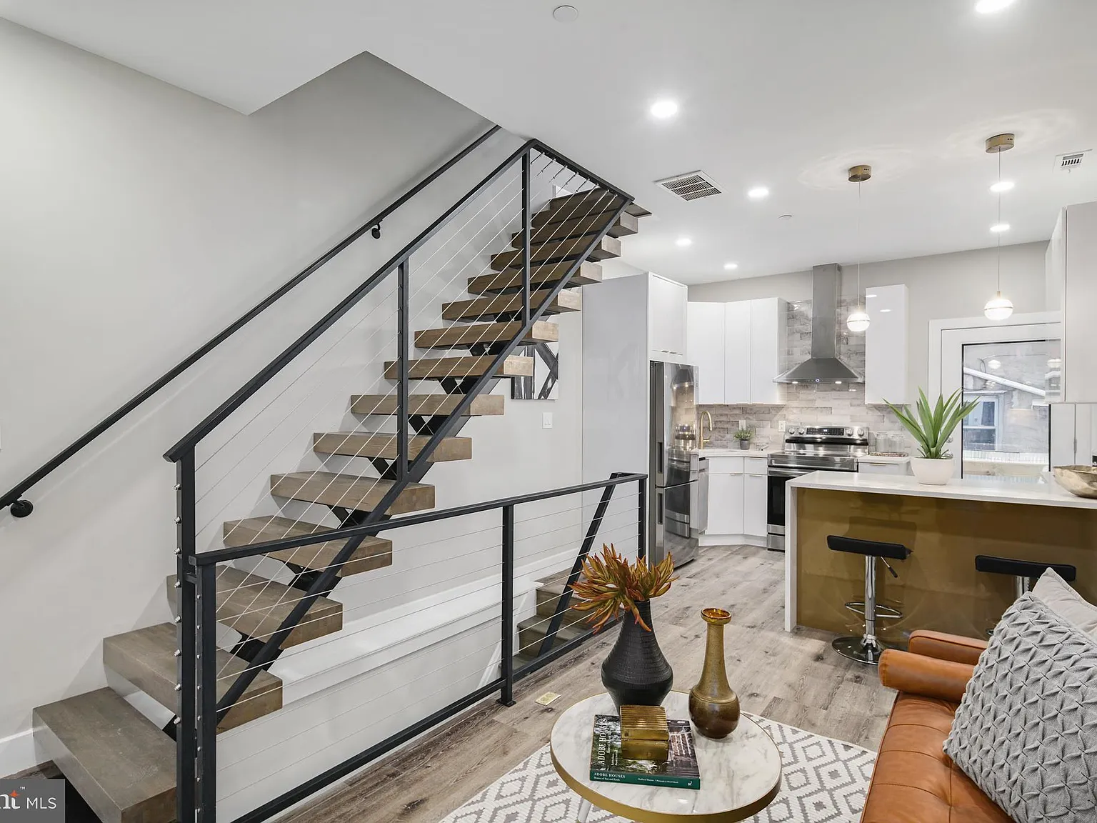 2 bed, 2.5 bath, 1170 sqft, $3,000 — Photo 3