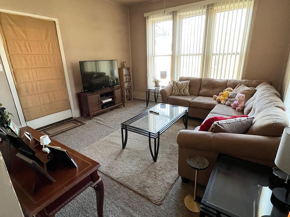 1st image of 635 Lincolnway E