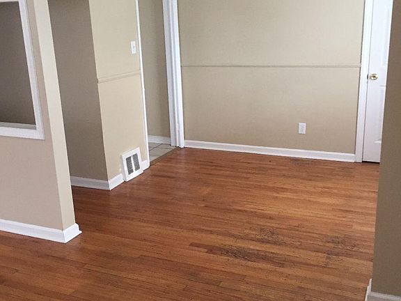 5th image of 22336 Firwood Ave