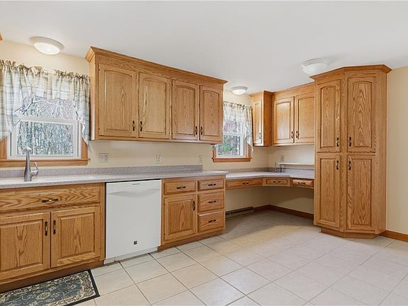 4th image of 300 Harriet Ln