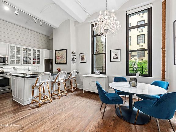 3rd image of 161 W 15th St APT 2A