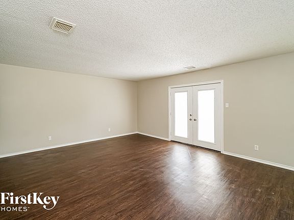 3rd image of 5811 Encanto Point Dr