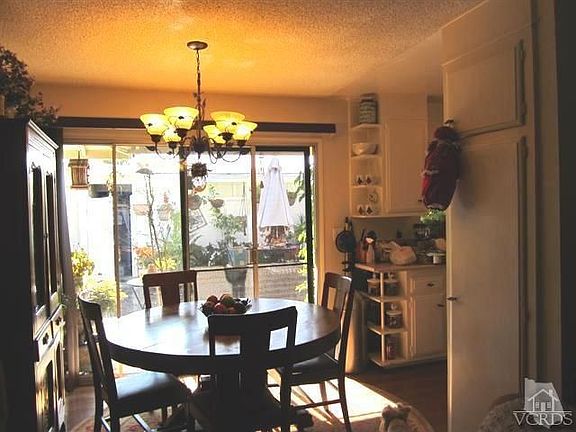 4th image of 120 E Fiesta Grn