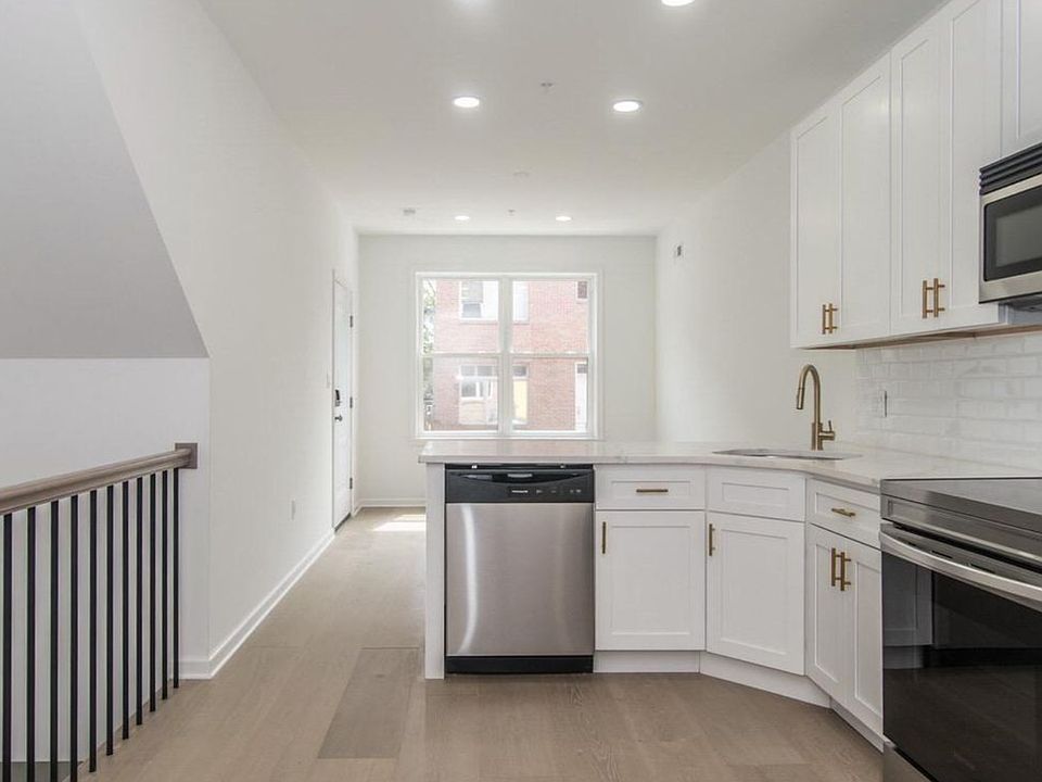1st image of 1644 N Marshall St #1