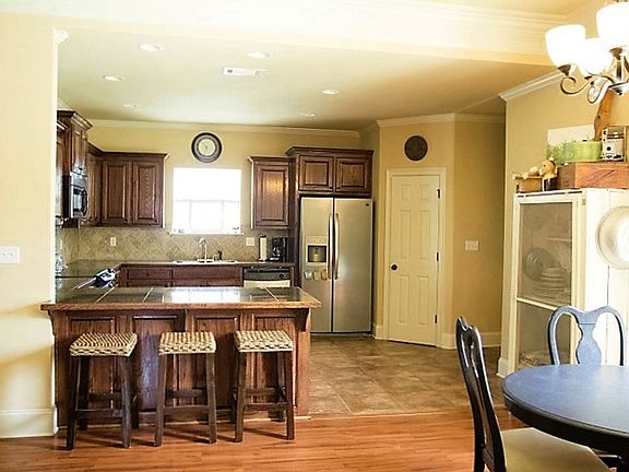3rd image of 42056 Conifer Dr