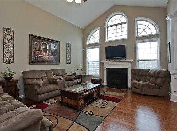 5th image of 8310 Parkfield Dr