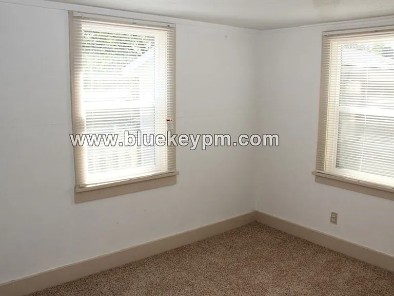 10911 SE Myrtle St — Photo 13