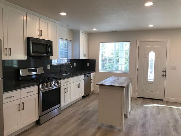 3rd image of 4468 Thistle Dr