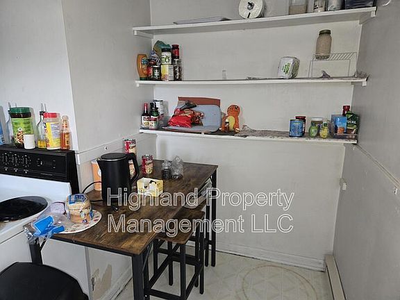 5th image of 410 SE McKenzie St #3