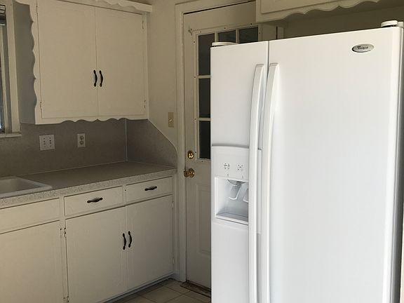5th image of 906 Canterbury Ave