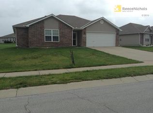 1102 Carlisle Dr, Raymore, MO 64083