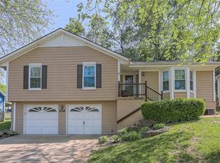 1457 NW Yankee Dr, Blue Springs, MO 64015