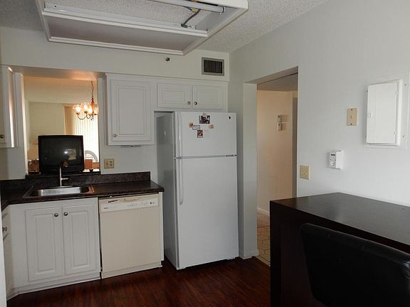 5th image of 14527 Bonaire Blvd APT 406