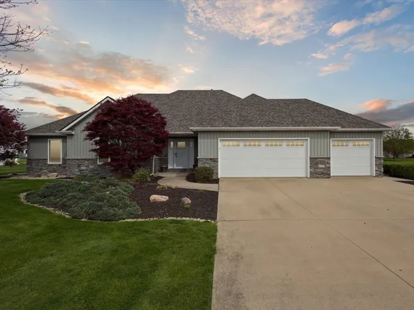 402 Steeplechase Dr, Auburn, IN 46706