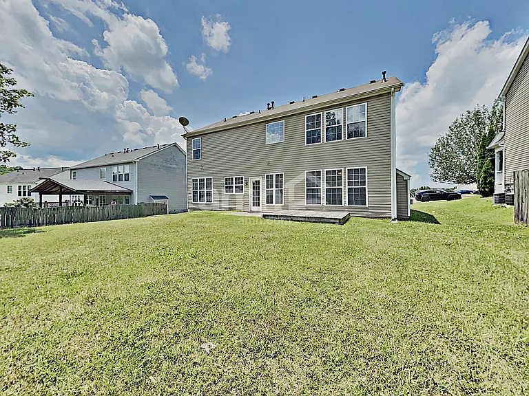 2251 Monthemer Cv — Photo 19