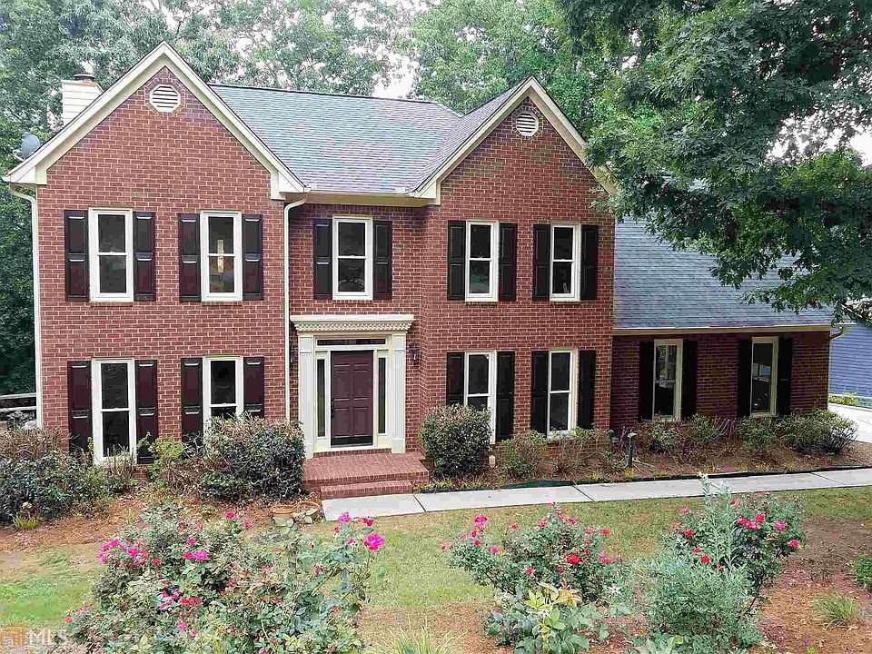 2nd image of 1905 Crescent Rdg
