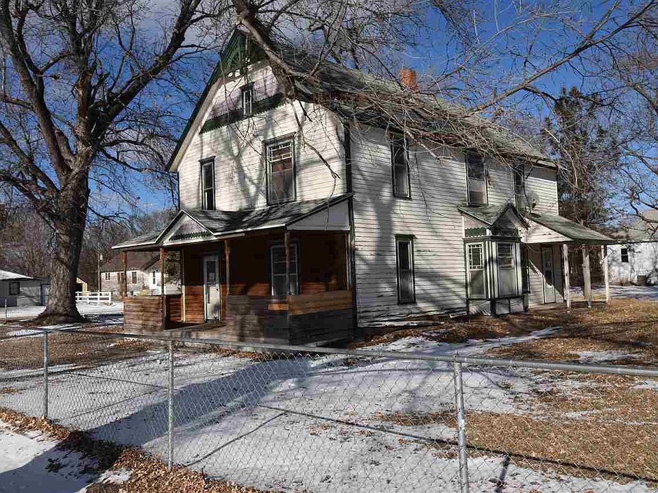 1st image of 119 W Commercial St