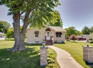703 Sumner St, Carlinville, IL 62626