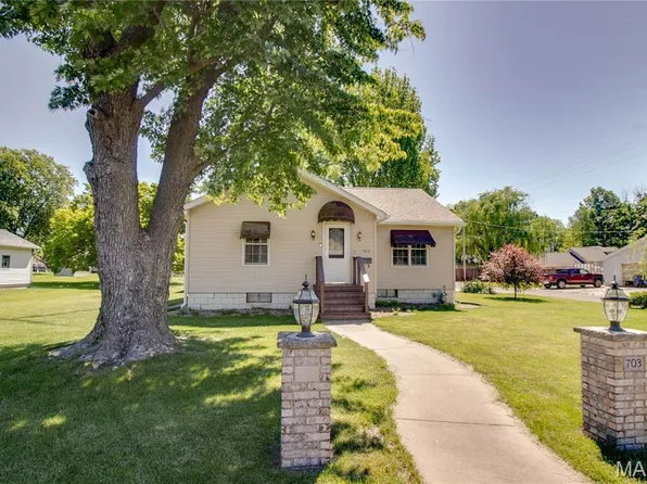 703 Sumner St, Carlinville, IL 62626