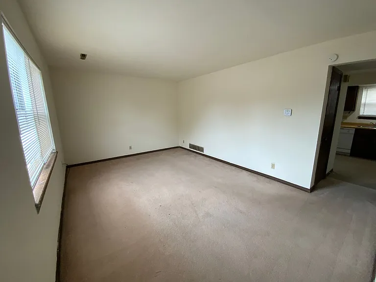4405-4411 W Ludwick Blvd — Photo 18