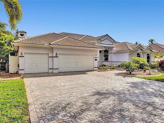 2nd image of 2030 SW 62nd Avenue