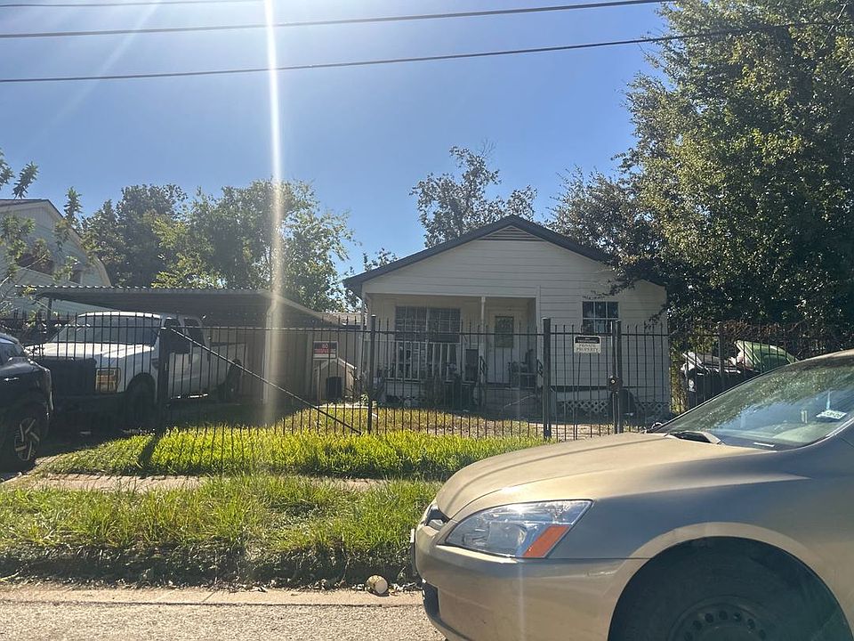 2nd image of 4704 Stonewall St