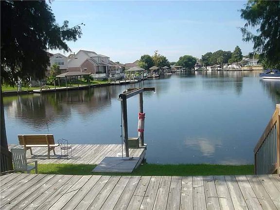 5th image of 319 Eden Isles Dr