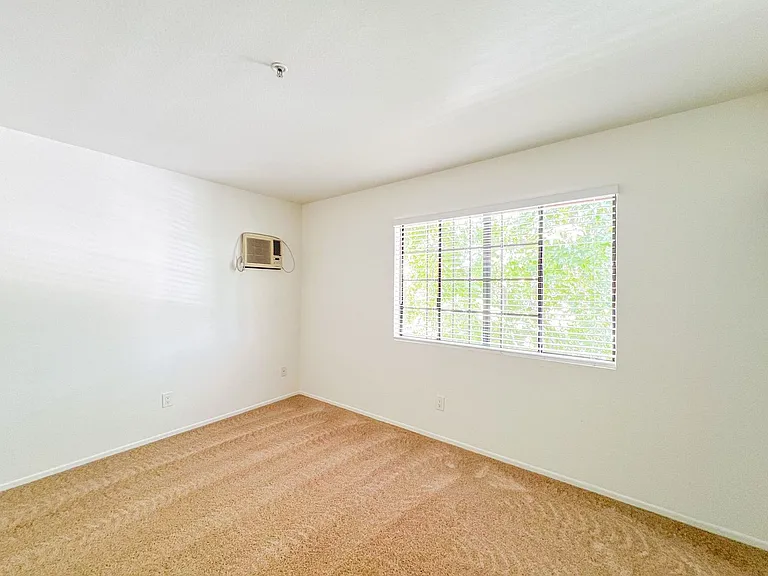 3902Howard — Photo 15