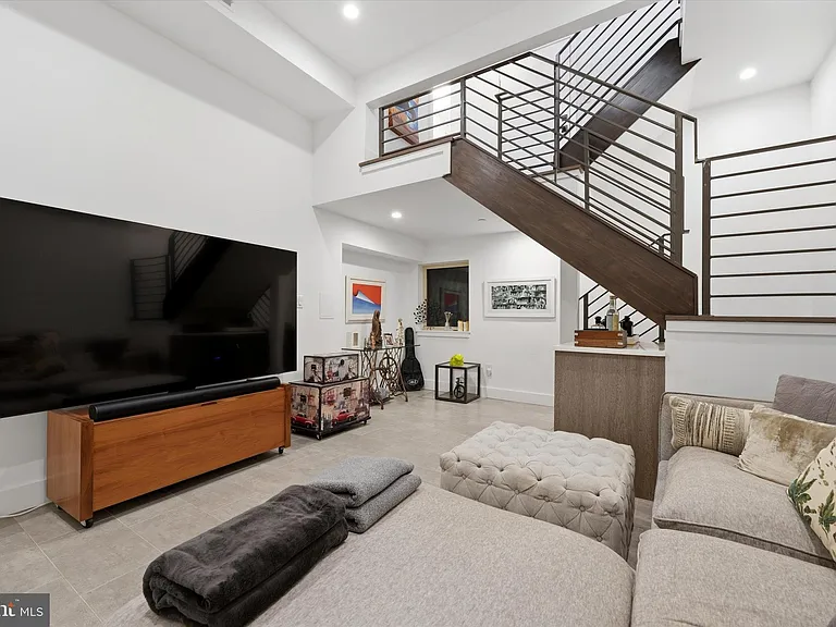 1341 S Garnet St — Photo 32