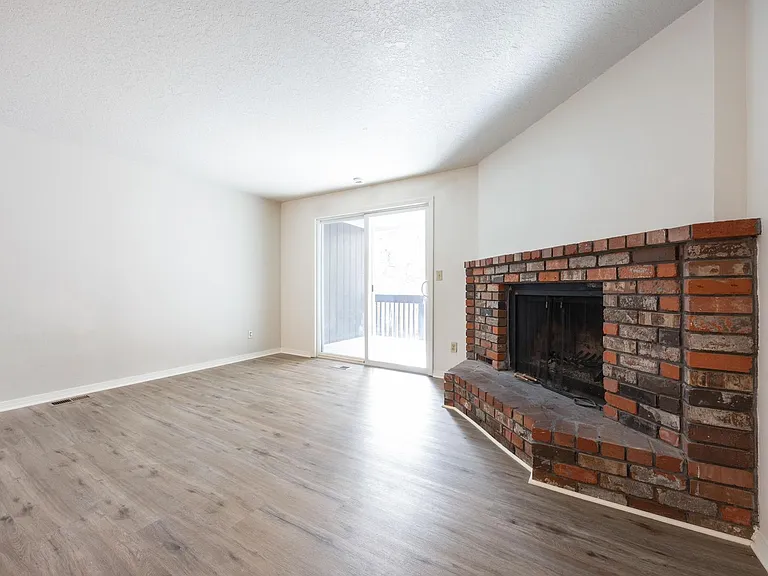 4921 SW 59th Ave — Photo 8