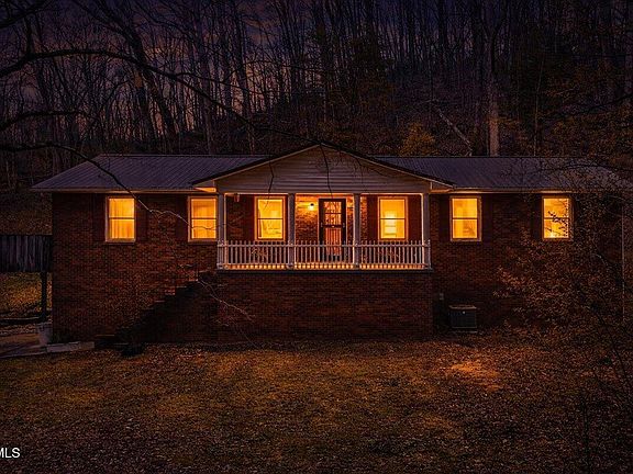 2nd image of 216 Fitzsimmons Hill Rd