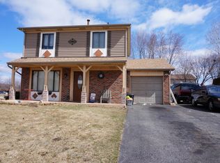 1190 Norwood Ln, Aurora, IL 60504