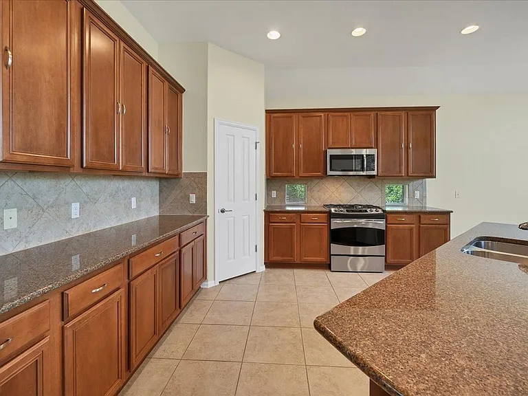 203 Raindance Cv — Photo 14