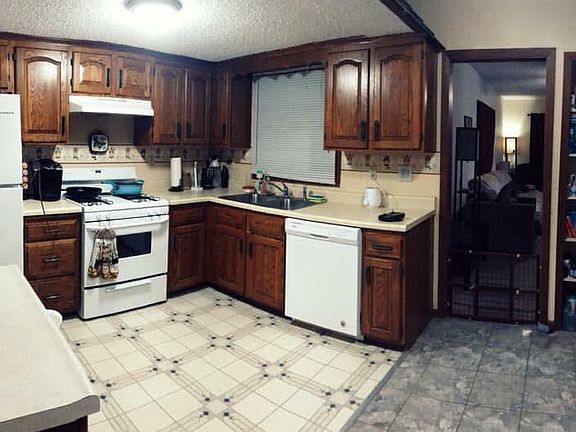 2nd image of 319 S Hazel Ave