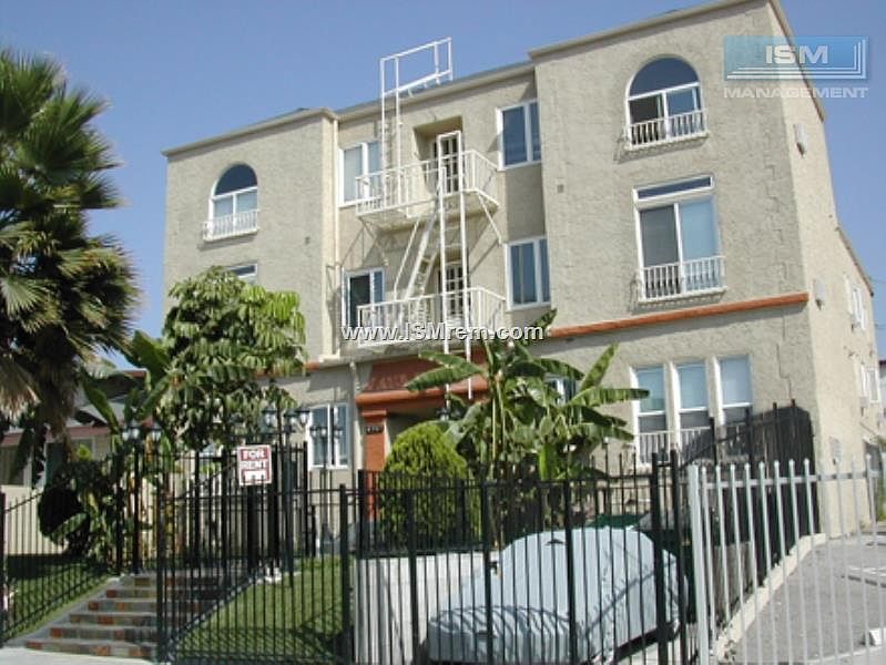 2nd image of 4717 Elmwood Ave APT 105
