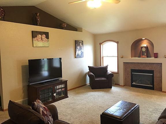 3rd image of 2356 Meadow Heights Cir