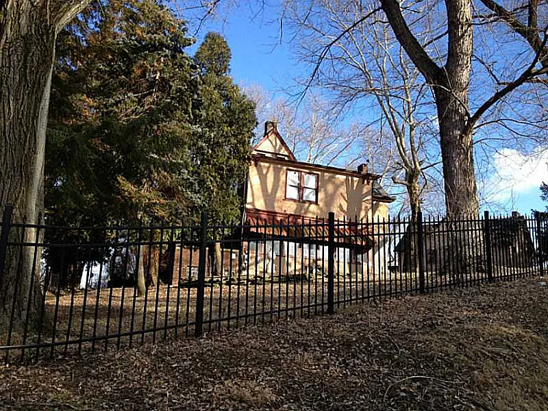 630 Division St photo 1