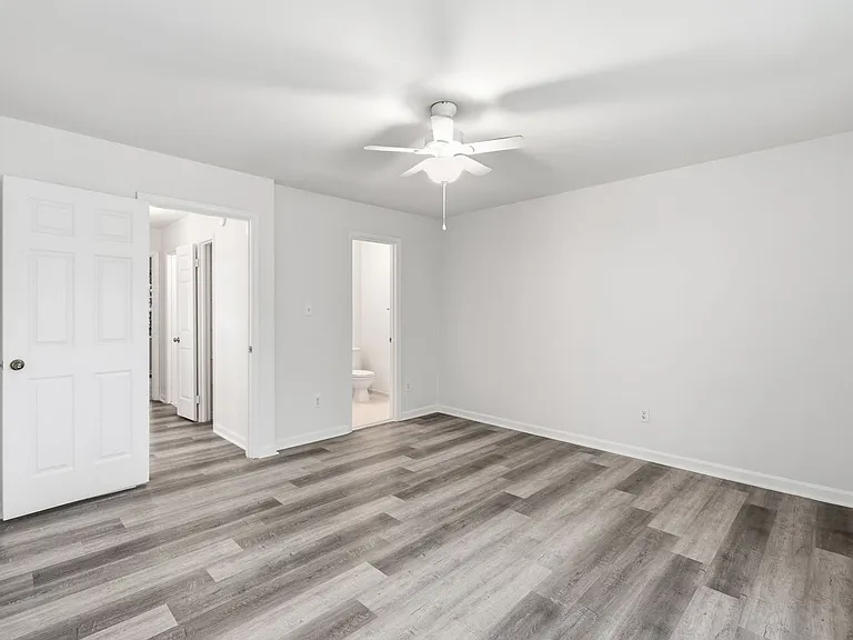 541 Colecroft Ct — Photo 14