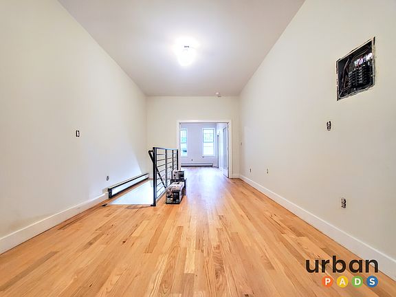 4th image of 826 Halsey St #1B