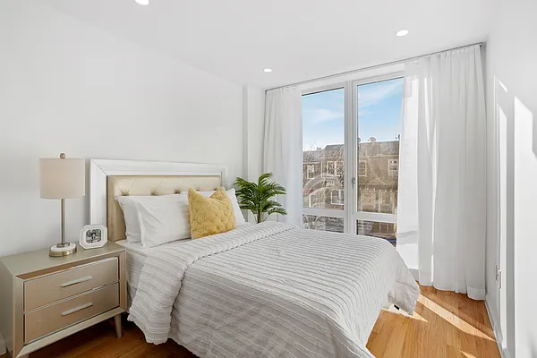 Sold by E Realty International Corp | media 10