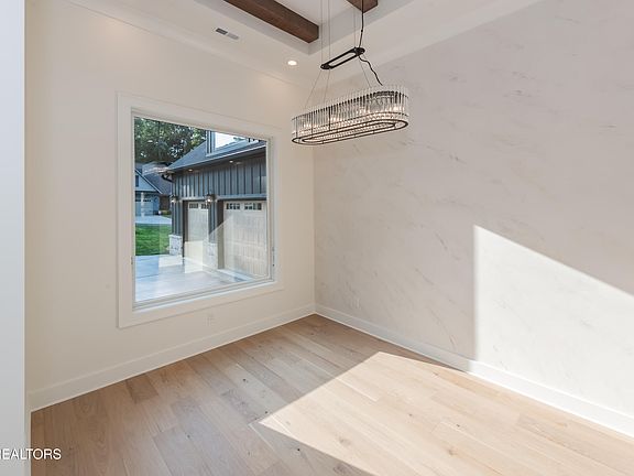 3rd image of 207 Ottawa Pl