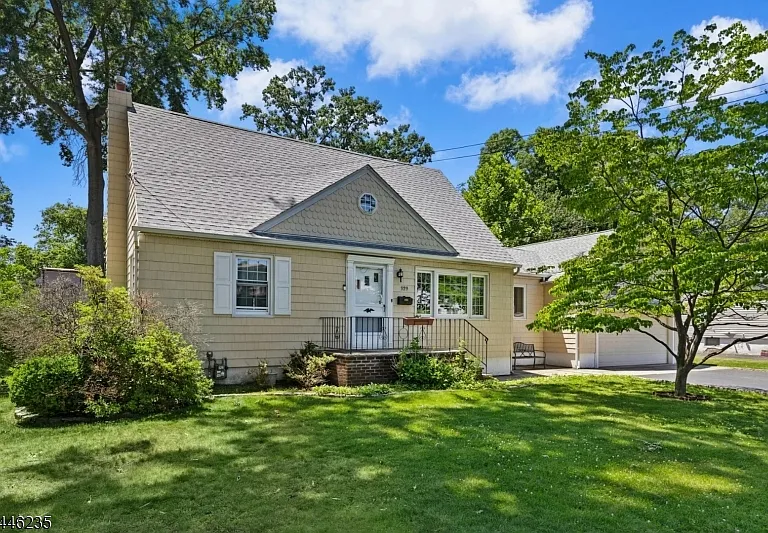 329 Maplewood Ave — Photo 1