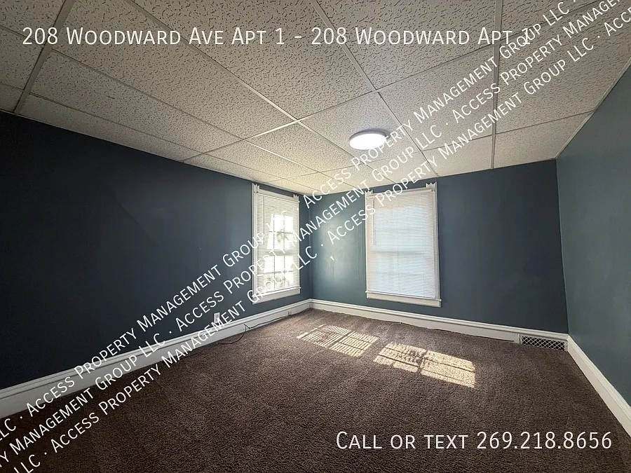 208 Woodward Ave #1
