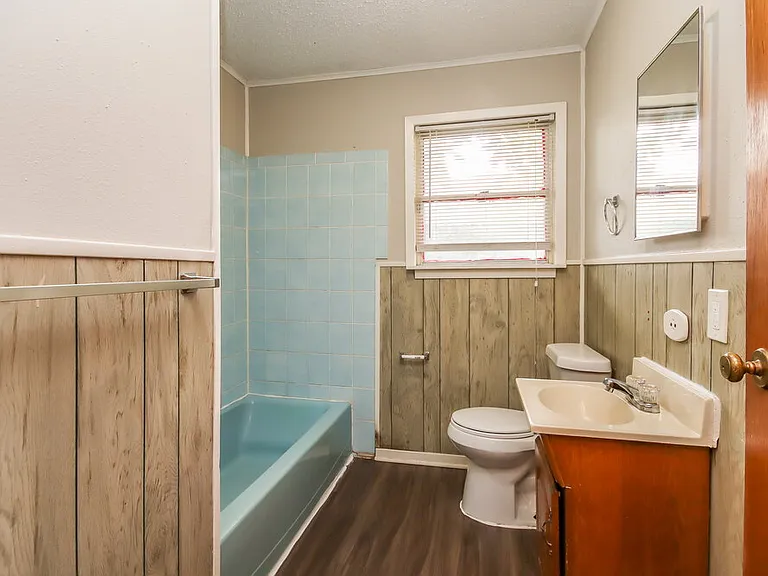 901 Westmont Dr — Photo 18