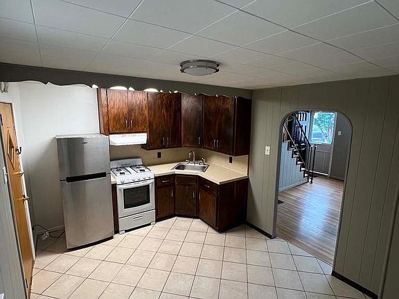 4th image of 3570 Miller St